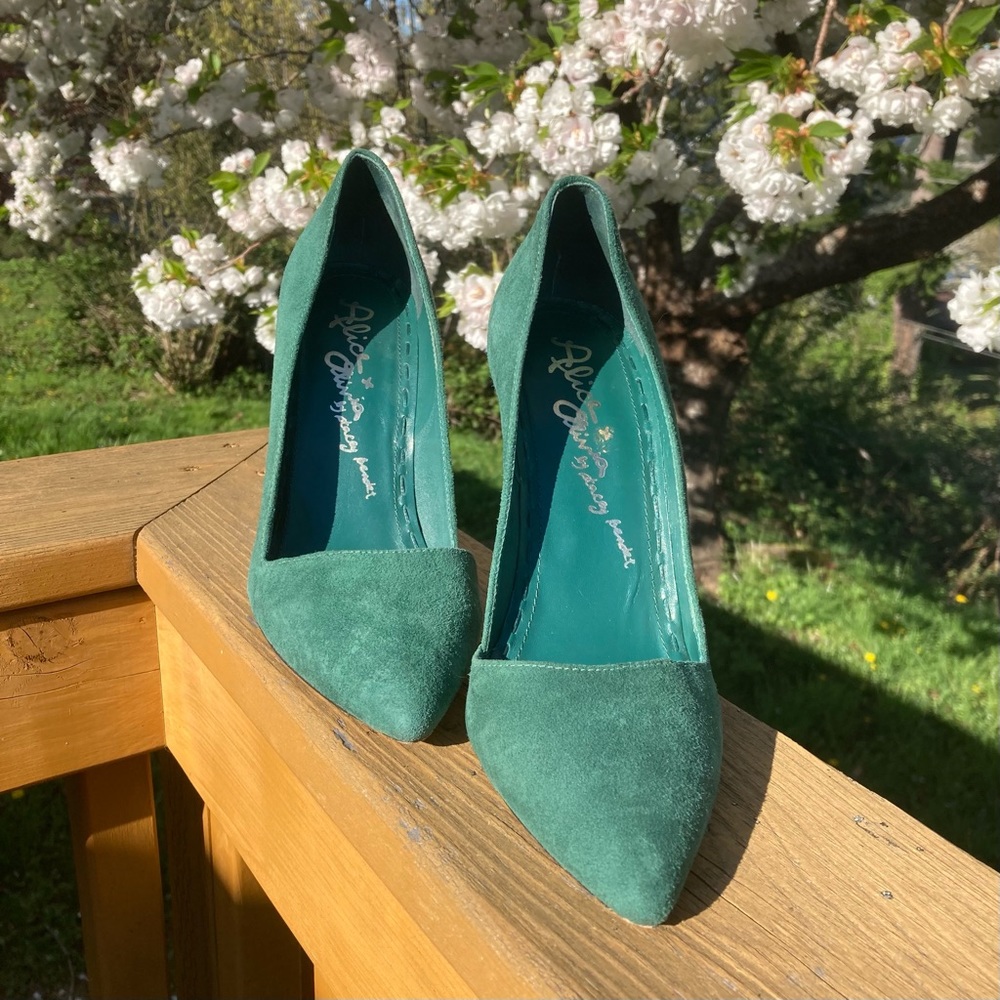 Alice + Olivia Dina pump green suede sz 37.5